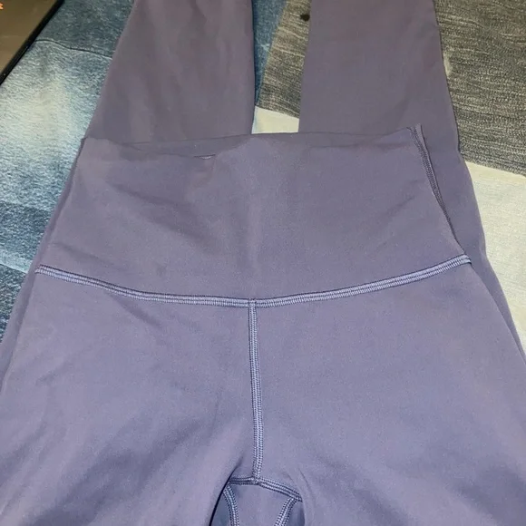 Thunder blu lululemon leggings size 4 - Picture 3 of 4